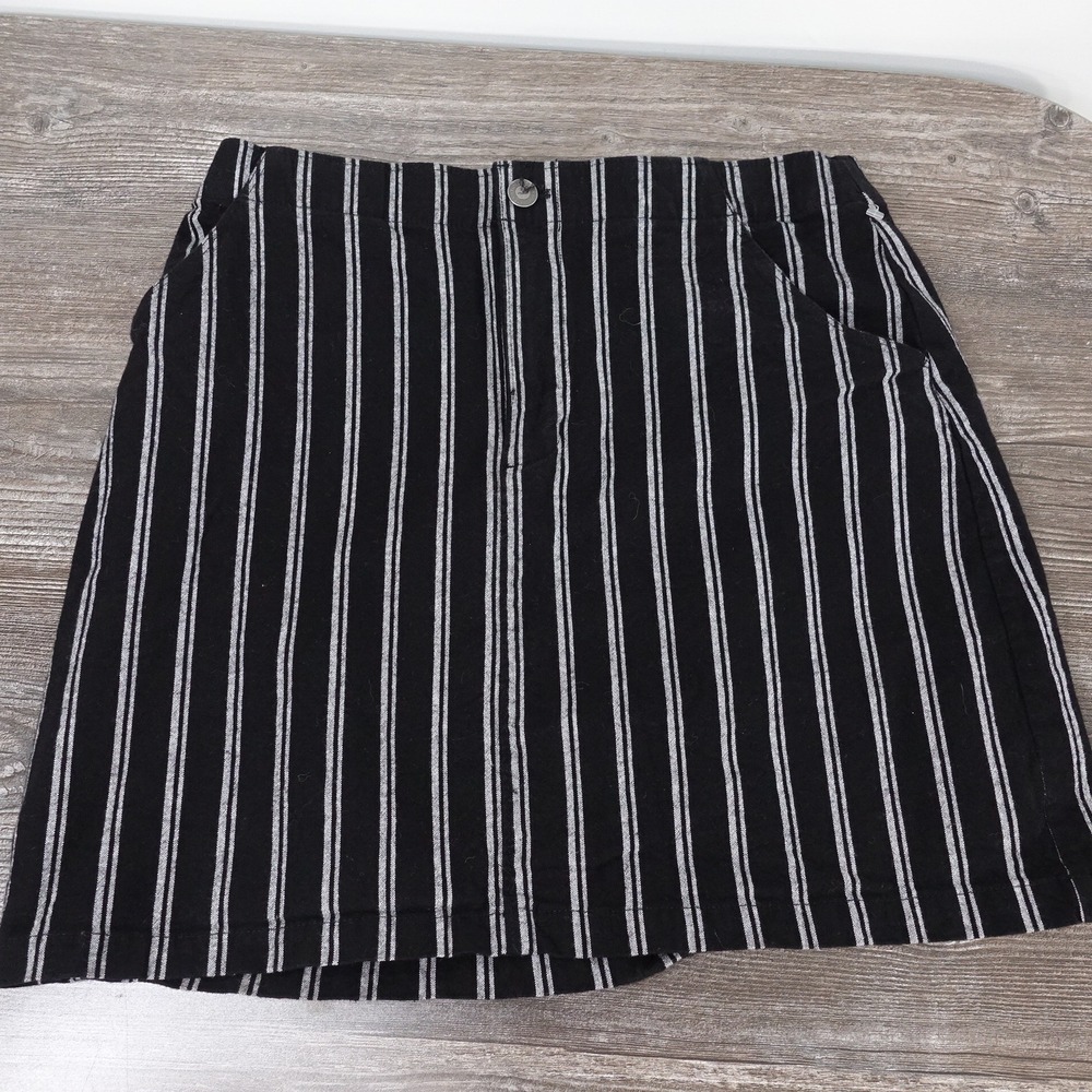 HOLLISTER CALIFORNIA BLACK WHITE STRIPED SKIRT WOMENS SIZE M MEDIUM